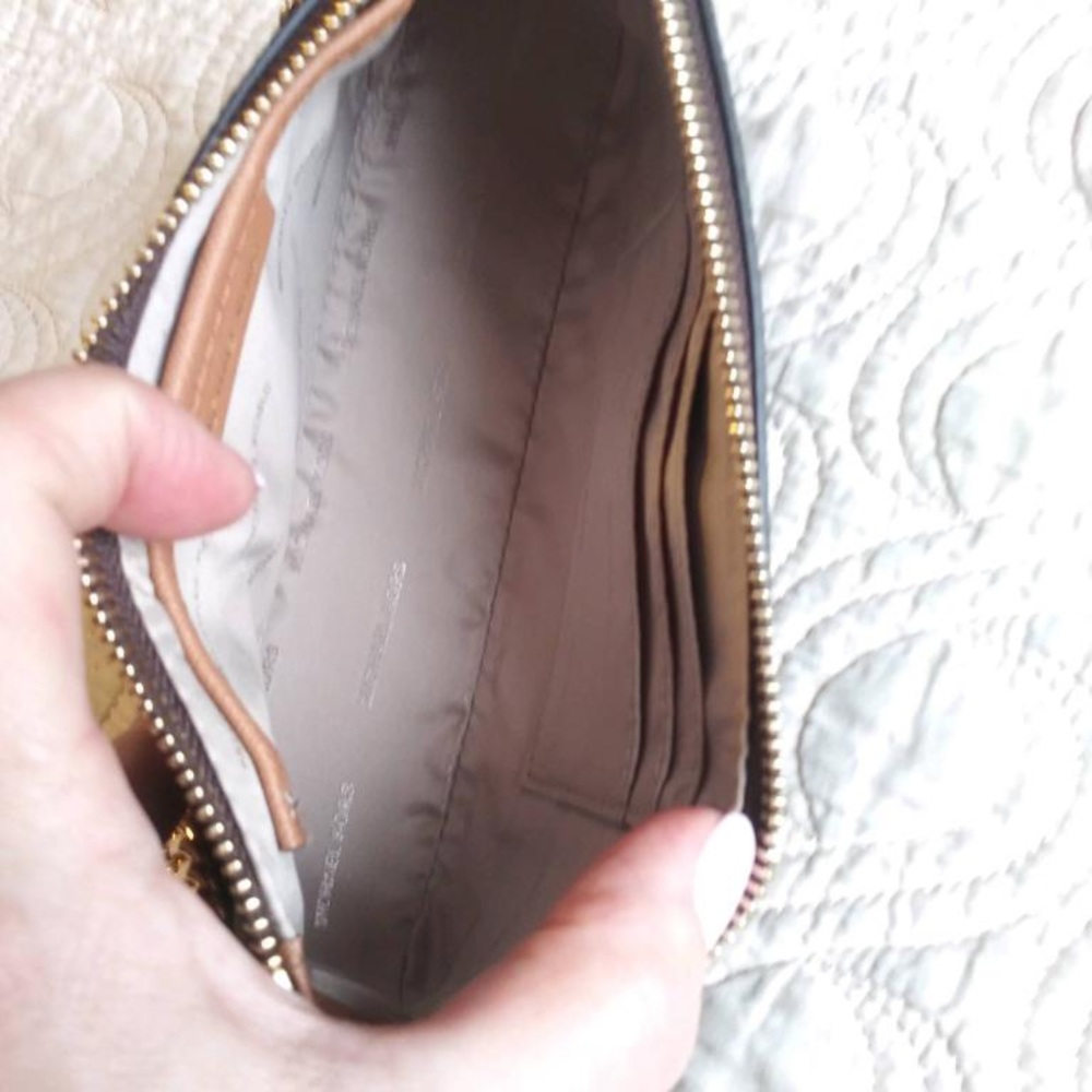 Michael Kors mini brown with gold stars and chain/strap bag. New with tags. - Picture 7 of 8